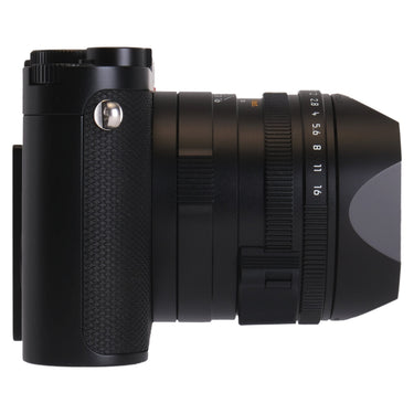 Leica Q3 right side view showing grip and aperture scale