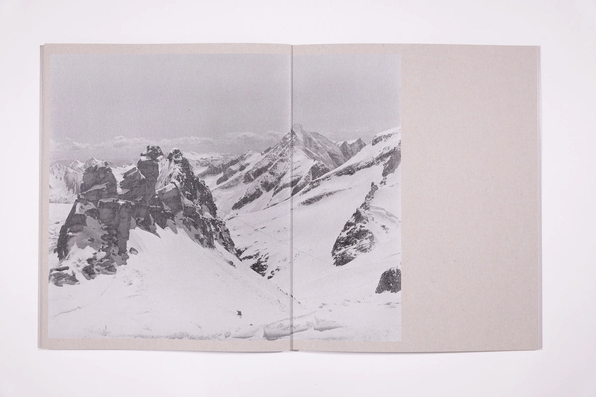 Awoiska Van Der Molen, The Living