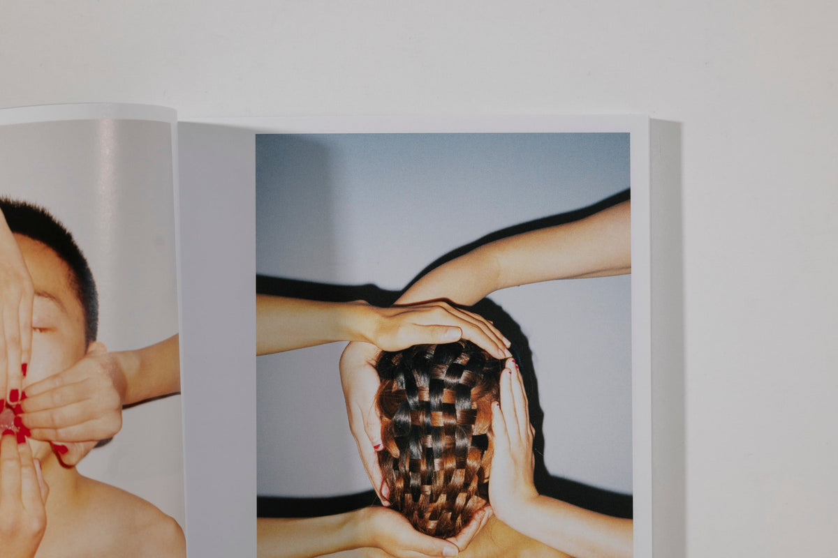 Ren Hang Photography, Physical Borderline (9)